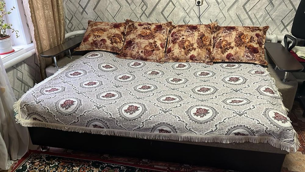 Диван в хорошем состоянии