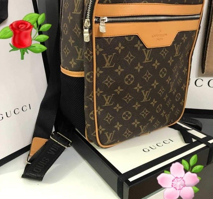 Rucsacuri unisex Louis Vuitton,saculet, etichetă incluse