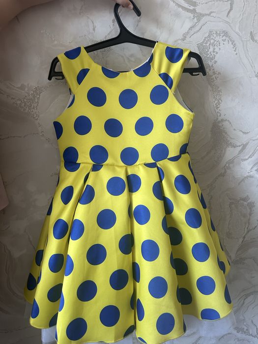 Продам платья 6-8 лет