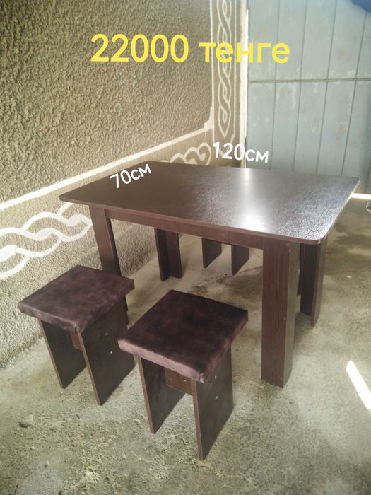 Новый стол и 4 табуретки