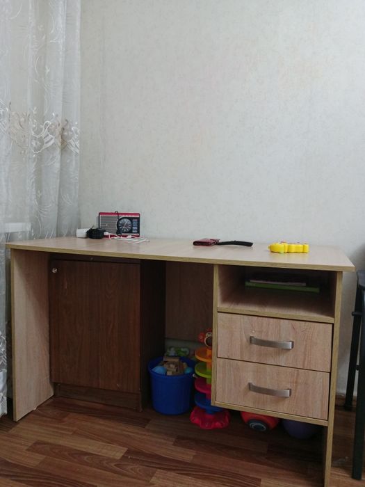 Продам стол офисный