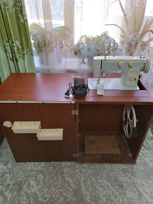 Продам швейную машинку