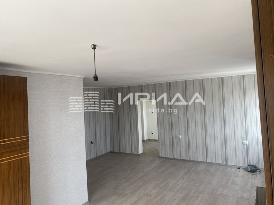 Голям тристаен апартамент в младост 1