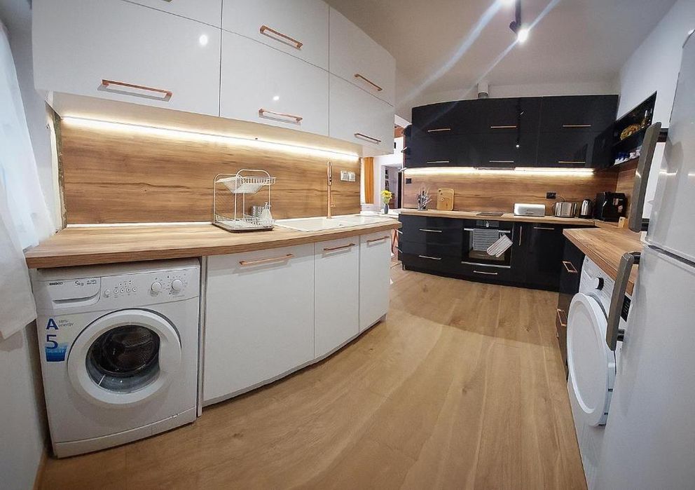 Дава се под наем Етаж от къща в Варна, Колхозен пазар - 90 кв.м за 797.64 € - Снимка #1