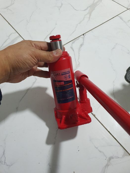 Домкрат 2шт рабочие