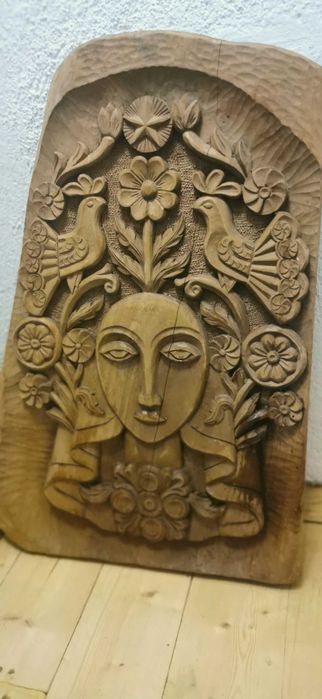 Дървено пано с дърворезба