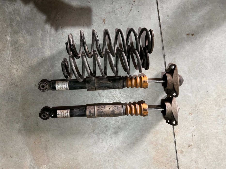 Set suspensie Vw passat b6 combi aproape noua Telescoape arcuri