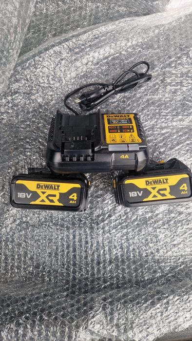Baterii dewalt 4ah + Incarcator Noi
