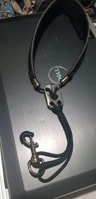 Луксозна каишка БЯЛА и ЧЕРНА за саксофон,кларинет,бузуки