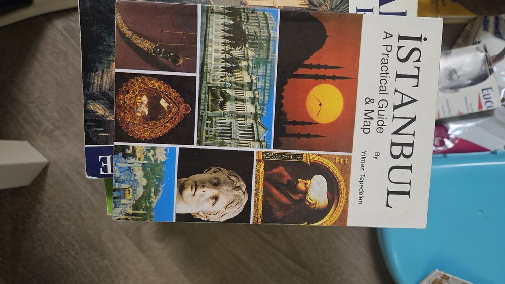 Книги речници и пътеводители