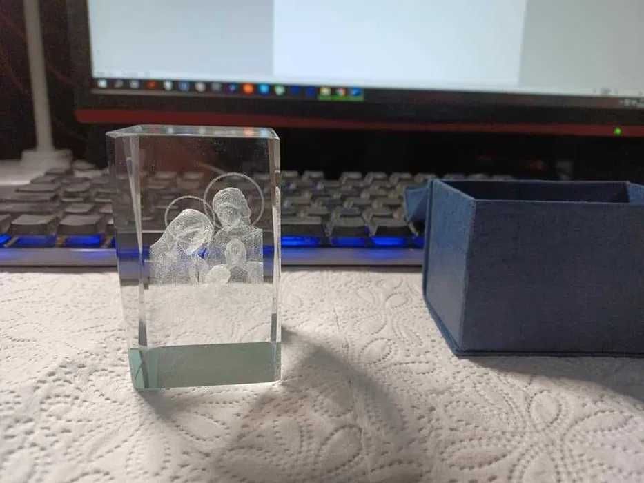 Lot vintage de 8 icoane si obiecte religioase