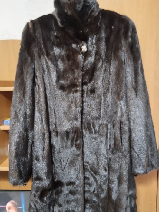 Продаю норковые шубы две штуки один 52 и 48размера цена за 2шт