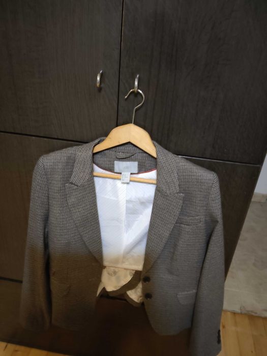 Продавам яке и сака zara