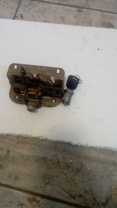 Broască +Contac Capotă Ford Conectar
