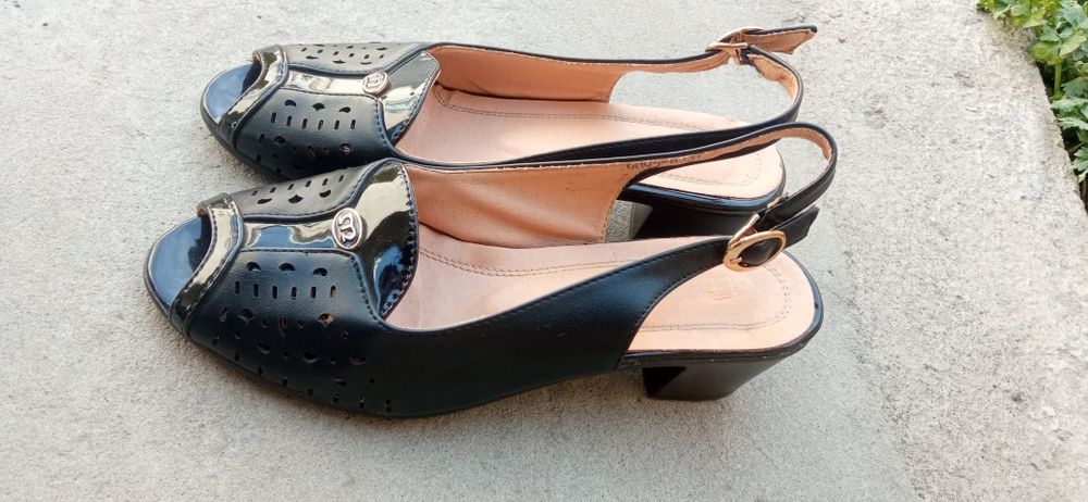 Босоножки для женщин 37 размер