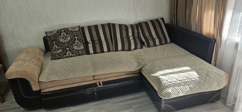 Диван угловой, выдвижной .