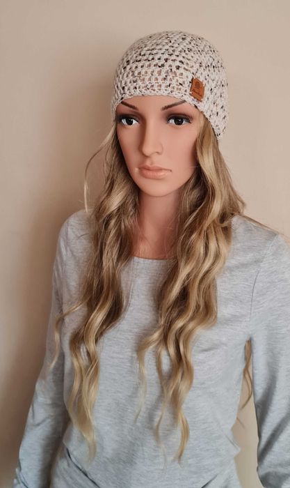 Ръчно плетени на една кука шапки