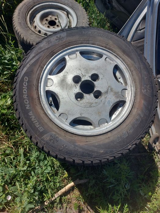 Продам литые диски с резиной 13