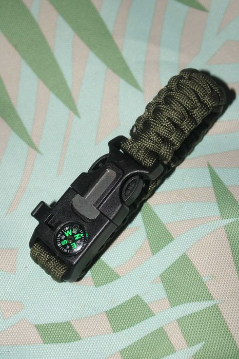 Комплект за оцеляване съставен от 27 части, два ножа, нов, SurvivalKit