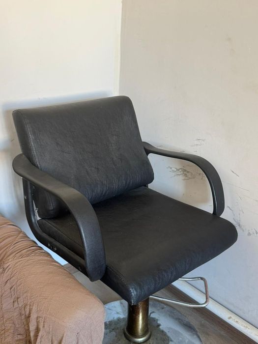 Продам Кресло Парикмахерская