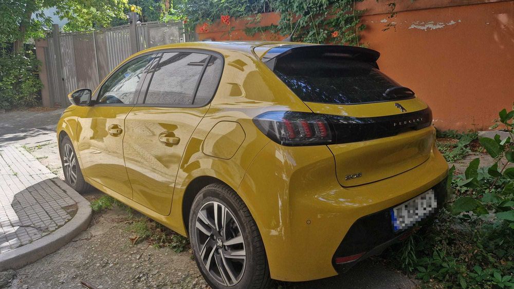 Peugeot 208, 1,2 L, benzină