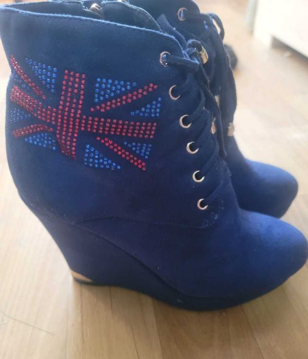 Шикарные ботинки почти не ношены куплены в алмате замш