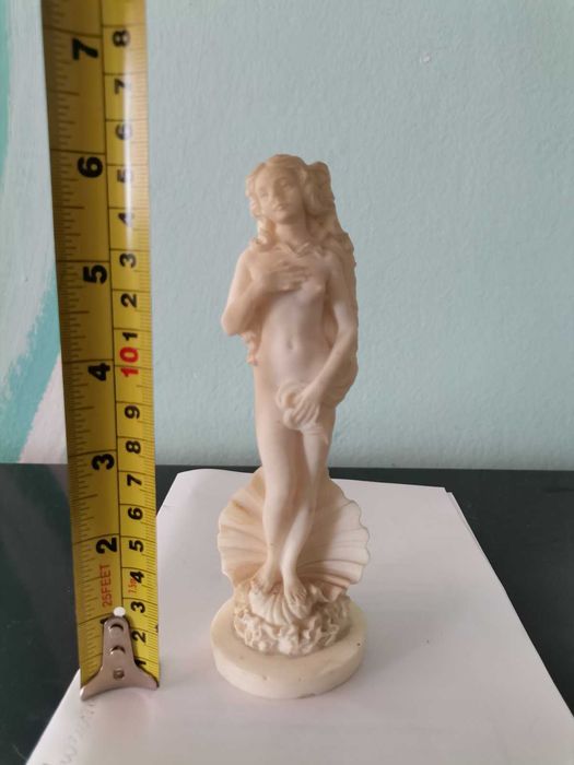 Статуя "Раждането на Афродита"