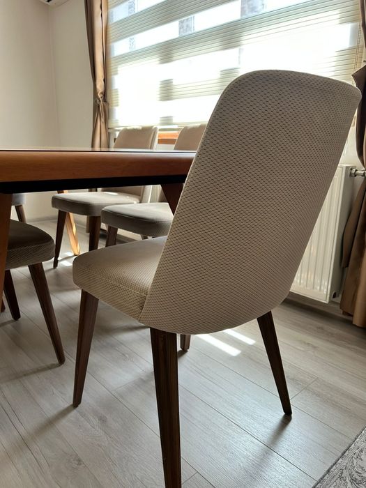 Трапезна маса от масив като ново!