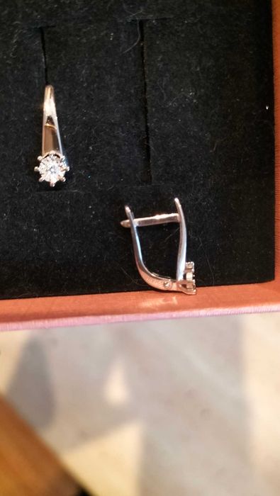 Серьги белое золото с бриллиантом