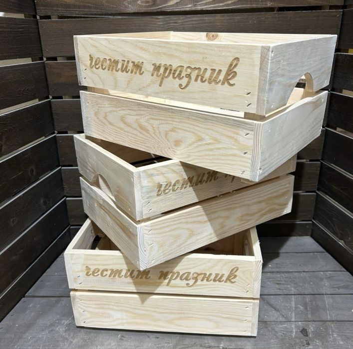 Дървена щайга с персонализиран гравиран надпис