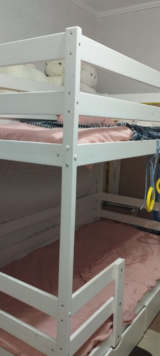 Двухъярусная кровать