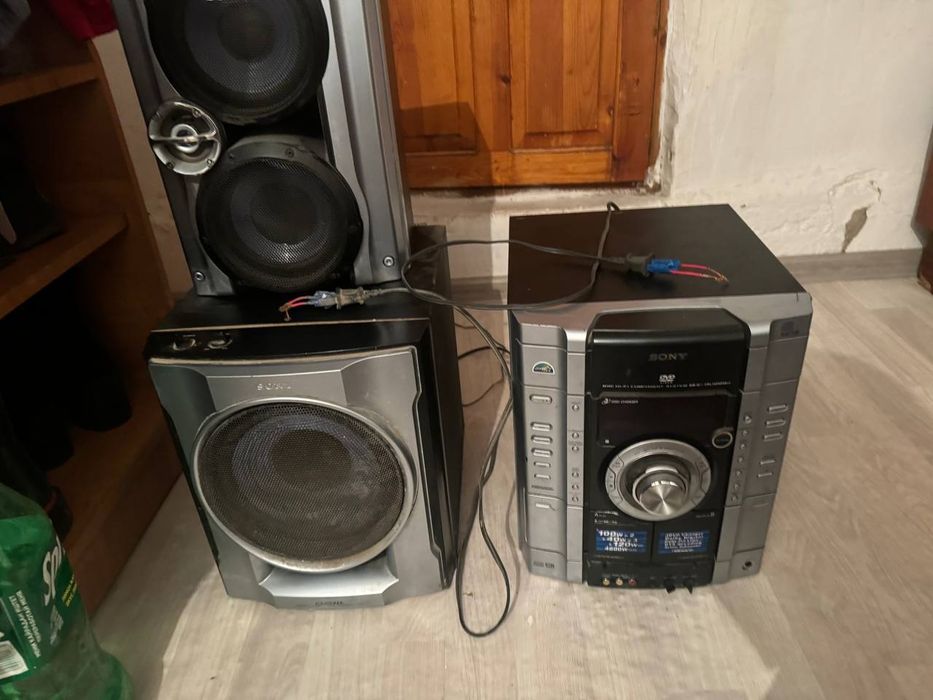 Колонки и блок управление Soni