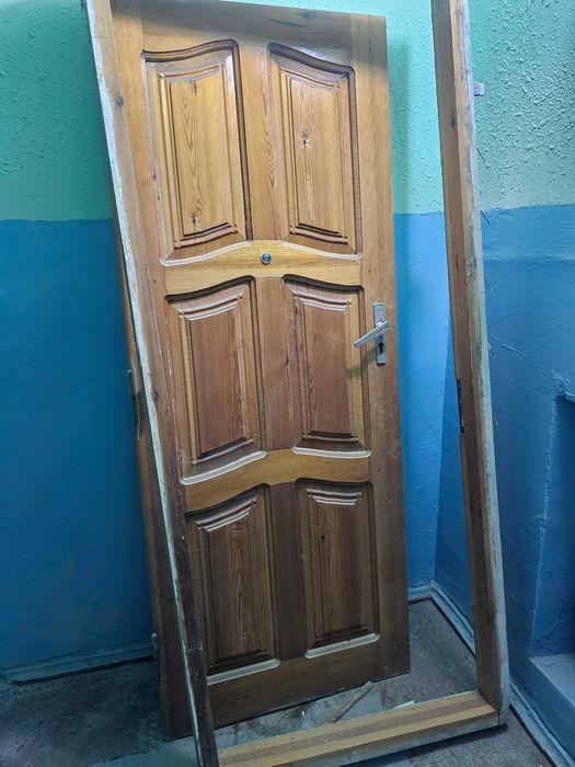 Дверь  вхадной хороший