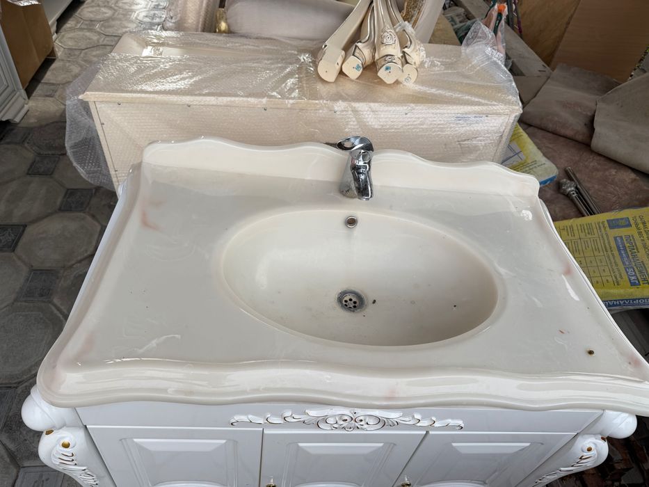 Раковина с зеркалом