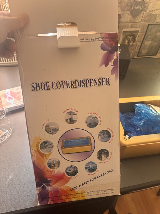 Dispenser mecanic pentru botosi
