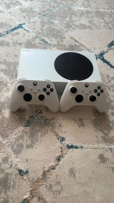 Xbox series s 512gb +геймпад