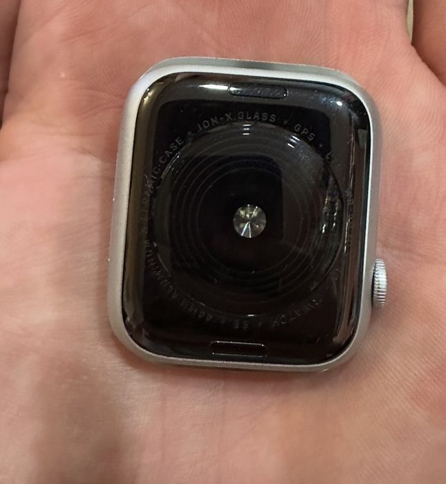 Apple Watch SE 44mm GPS – с кутия – Отлично състояние