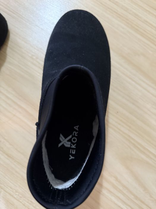 Ghete Ugg clasic novelty purtate o singura data, marime 40 noi