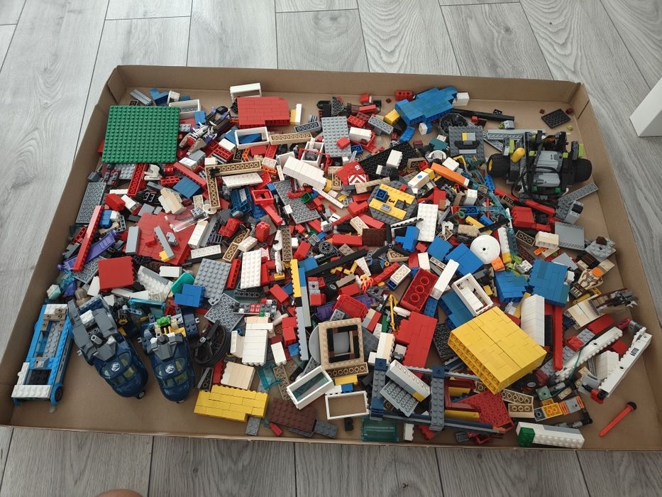 Vand 3.5 kg de lego tehnic Ninjago City