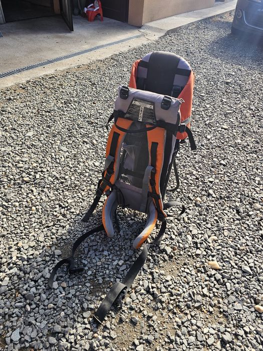 Scaun deuter pentru drumeti.
