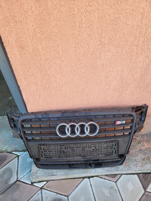 Vând grilă audi a4 b8 / difuzor bara spate.