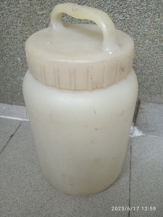 БИДОНЫ пищевые пластмассовые