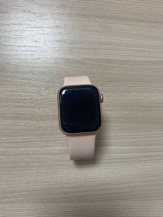 Смарт-часы Apple Watch версии SE (40 mm)