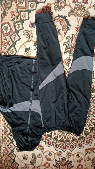 Продам костюм спортивный