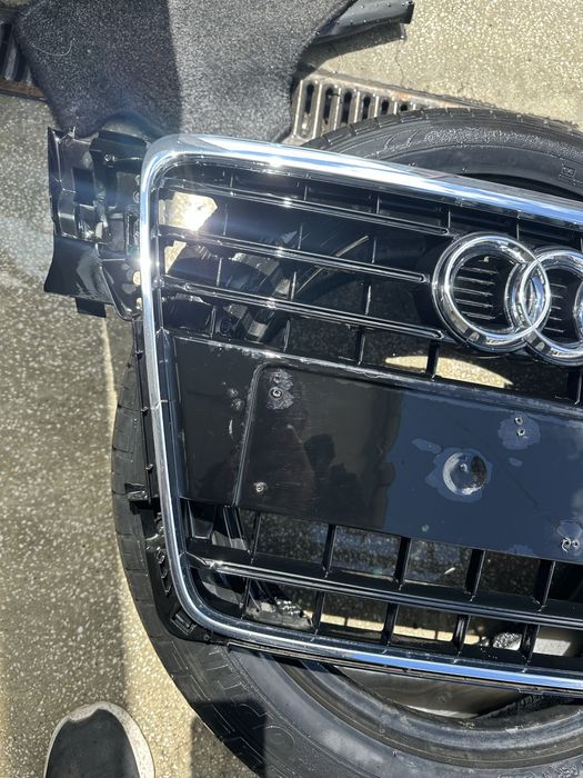 Audi A4 B8 07-011г Предна маска/Решетка