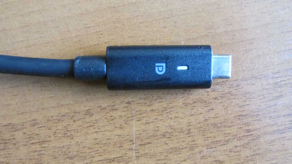 Док станция Dell с USB Type-C със захранване