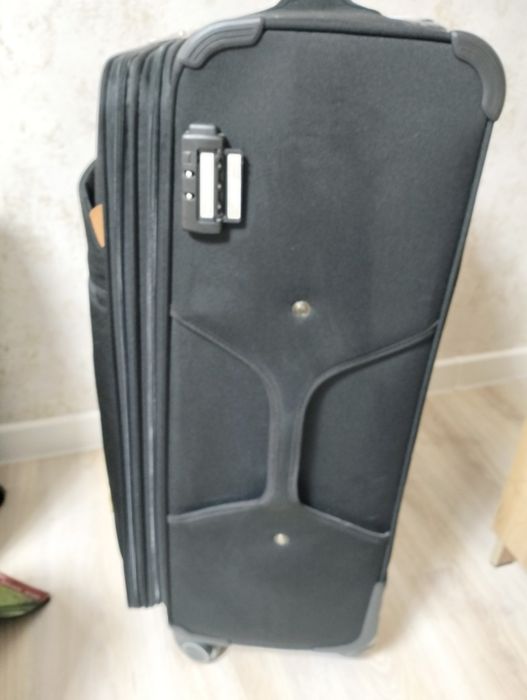 Чемодан,L размера