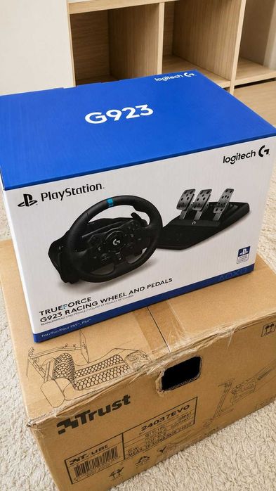 Logitech G923 + кресло-кокпит Trust GXT 1155 RALLY