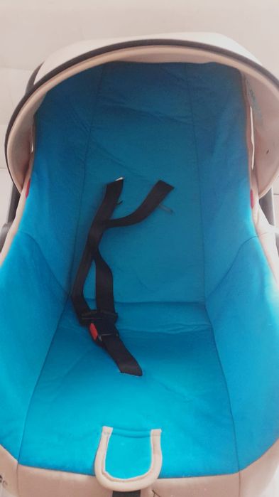 Scaun auto bebeluși cu copertina, merge pana la 16 kg;