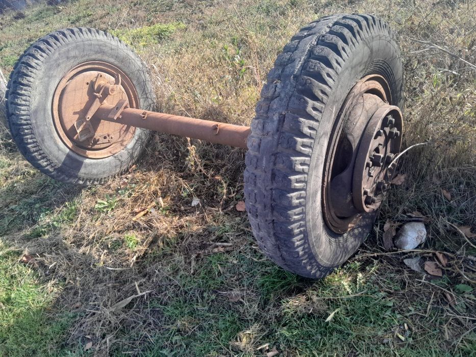 Vând axa de remorca